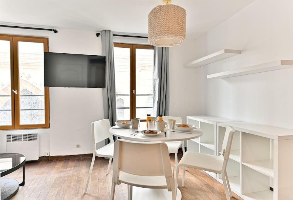 Appartement Paisible Et Central Rivoli Parigi Esterno foto