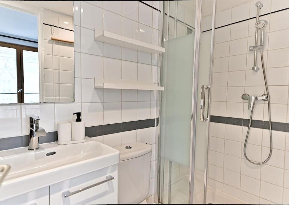 Appartement Paisible Et Central Rivoli Parigi Esterno foto