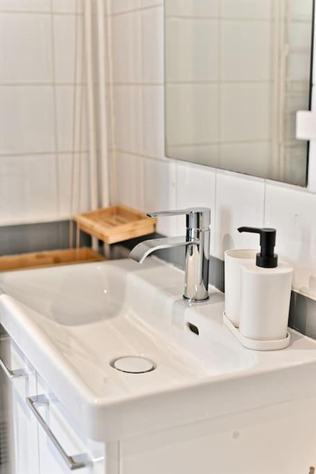 Appartement Paisible Et Central Rivoli Parigi Esterno foto