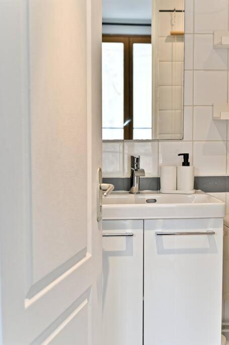 Appartement Paisible Et Central Rivoli Parigi Esterno foto